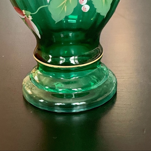 RARE - Fenton Artist Showcase Series Emarld Green Ruffle Glass Vase with Lilies - Picture 5 of 10